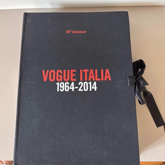 VOGUE Italia 50 eme Anniversary 1964-2014 - Picture 1 of 4